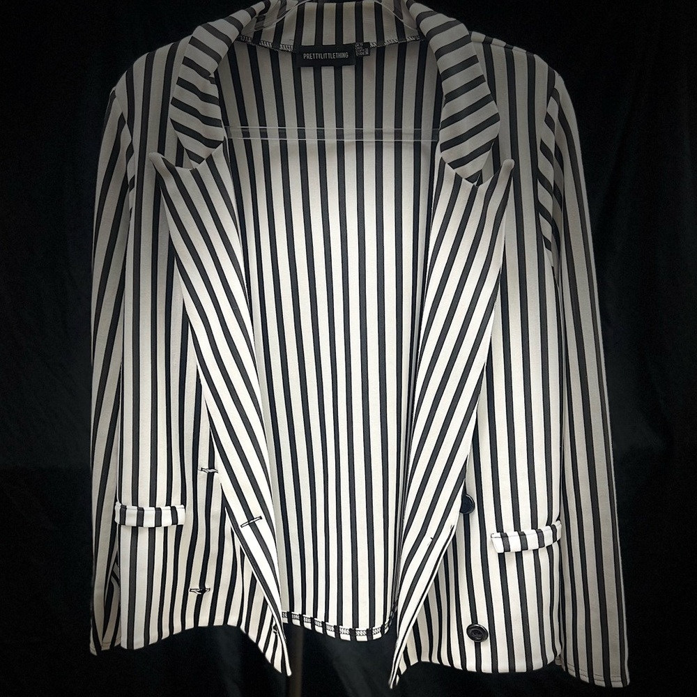 PrettyLittleThing Black and White Striped Blazer
